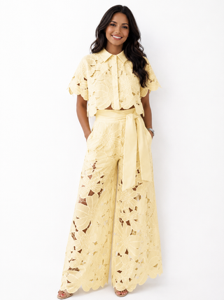 Ensemble Femme Élégant et Fluide avec Dentelle Florale