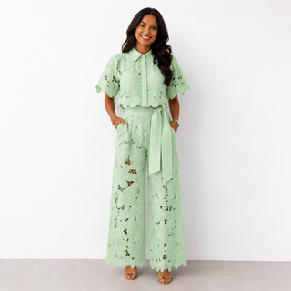 Ensemble Femme Élégant et Fluide avec Dentelle Florale
