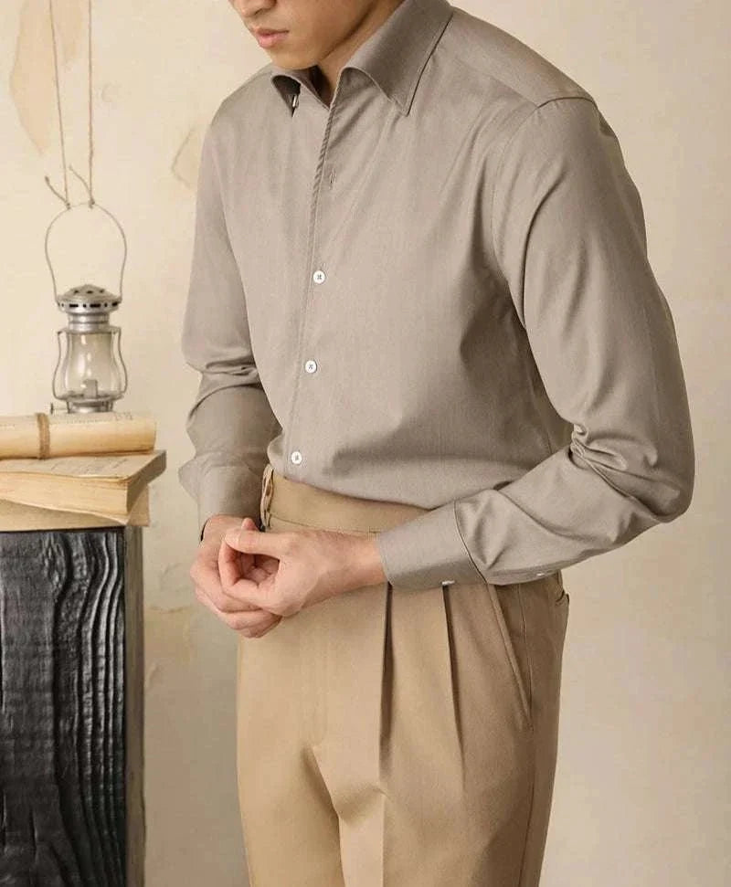 Chemise de smoking délavée pour le bureau