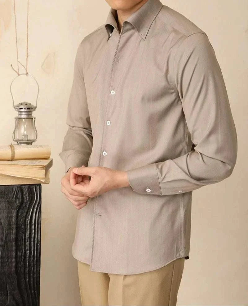 Chemise de smoking délavée pour le bureau