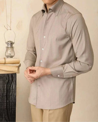 Chemise de smoking délavée pour le bureau