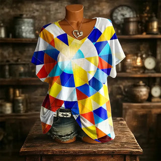 T-shirt femme à col V avec imprimé abstrait