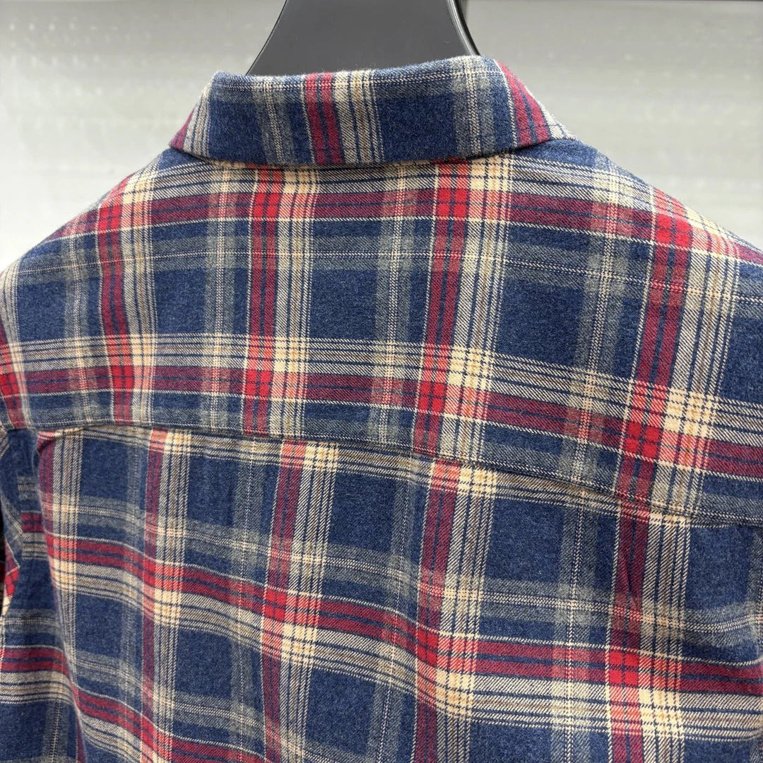 Chemise en flanelle à carreaux et manches longues