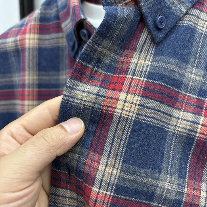 Chemise en flanelle à carreaux et manches longues
