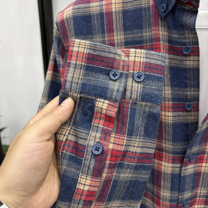 Chemise en flanelle à carreaux et manches longues