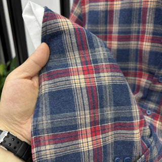 Chemise en flanelle à carreaux et manches longues