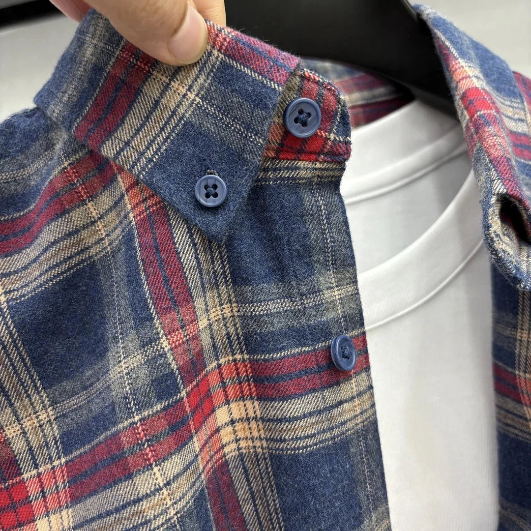 Chemise en flanelle à carreaux et manches longues