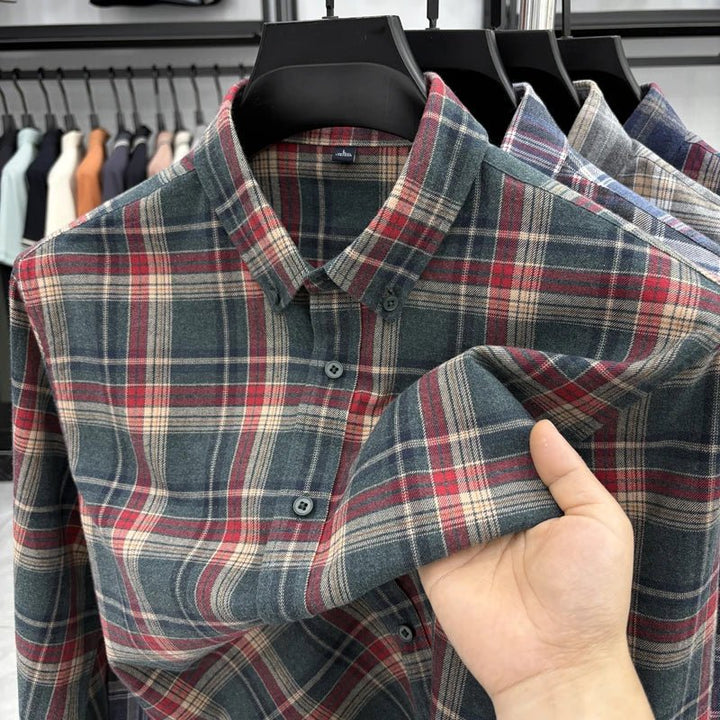 Chemise en flanelle à carreaux et manches longues