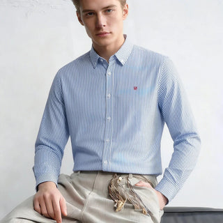 Chemise bleue classique à rayures