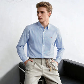 Chemise bleue classique à rayures