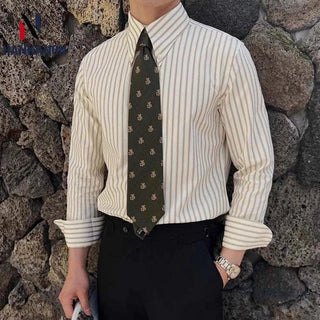 Chemise slim fit rayée à col pointu