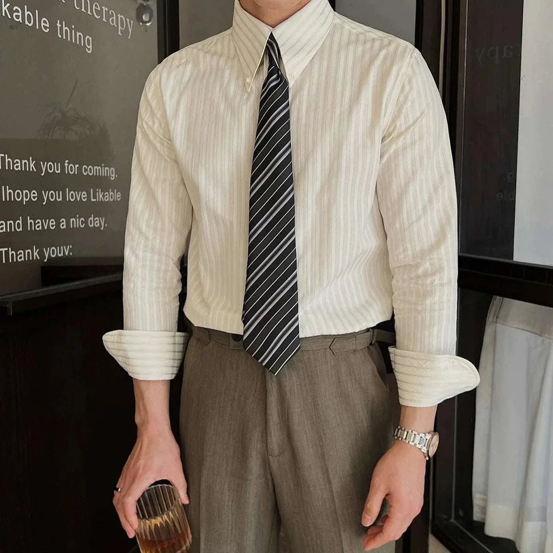 Chemise slim fit rayée à col pointu