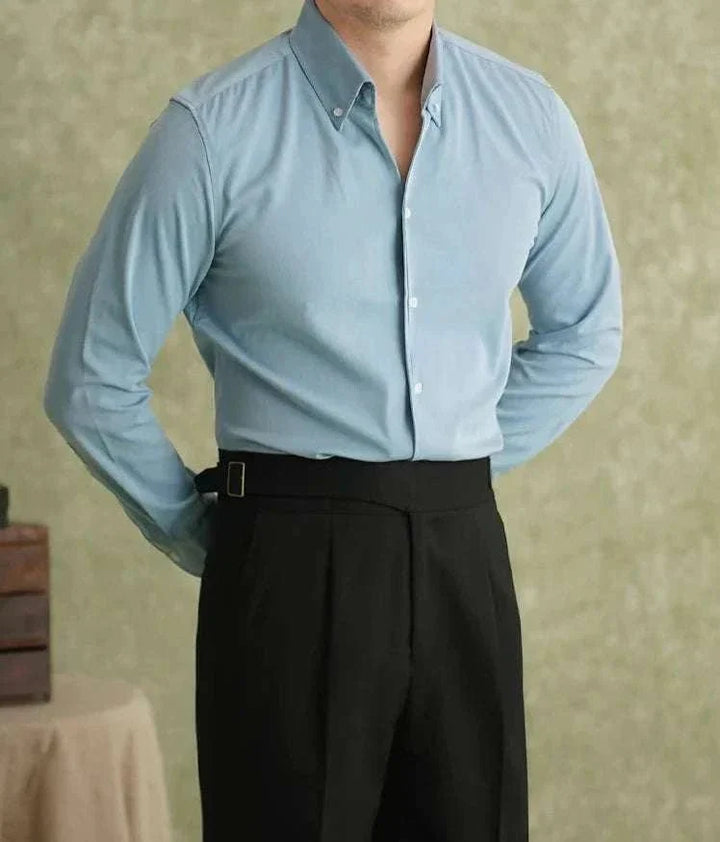 Chemise à col pointu et manches longues