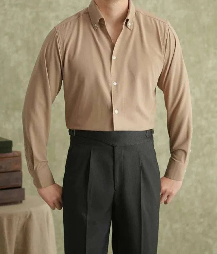 Chemise à col pointu et manches longues