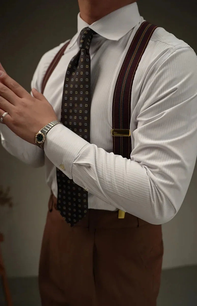 Chemise ajustée à revers pour le bureau et les soirées