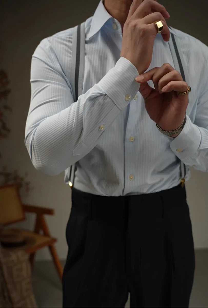 Chemise ajustée à revers pour le bureau et les soirées