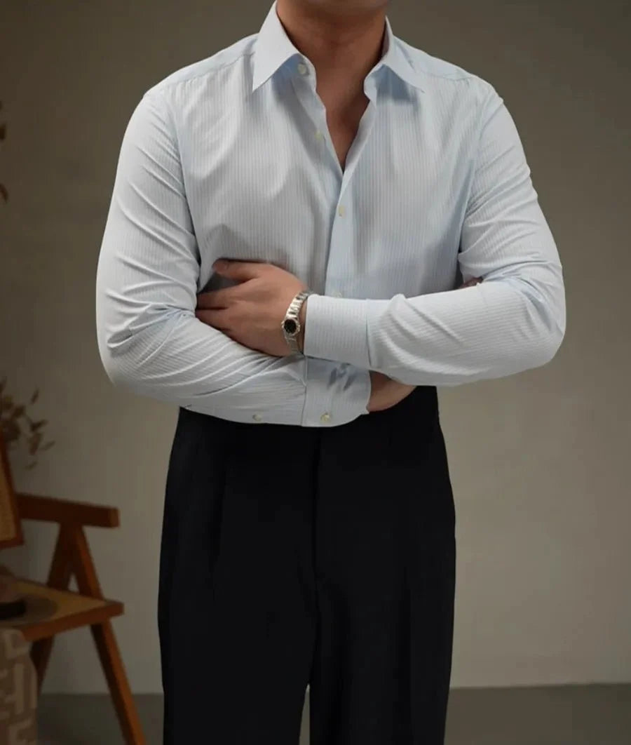 Chemise ajustée à revers pour le bureau et les soirées