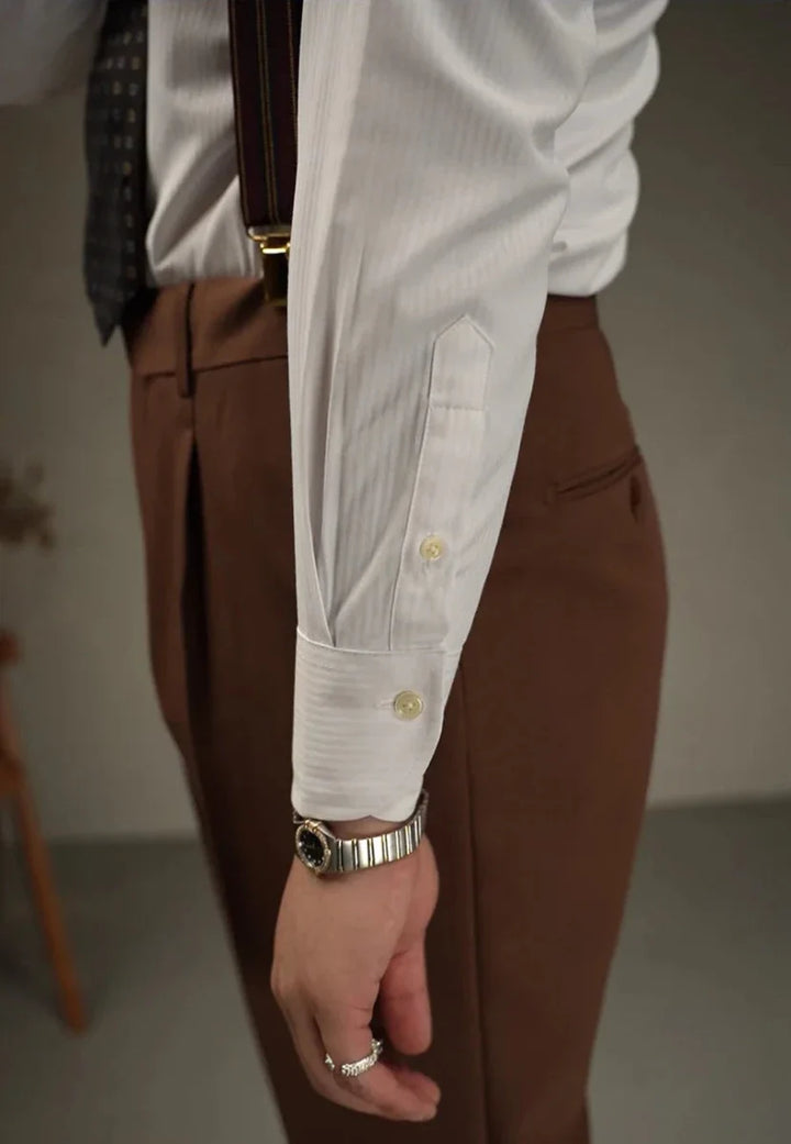 Chemise ajustée à revers pour le bureau et les soirées