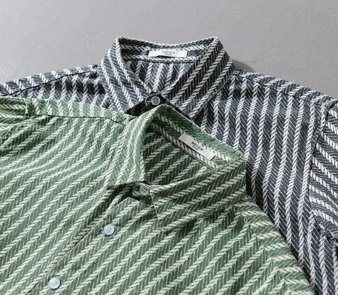 Chemise jeune style à rayures et manches longues