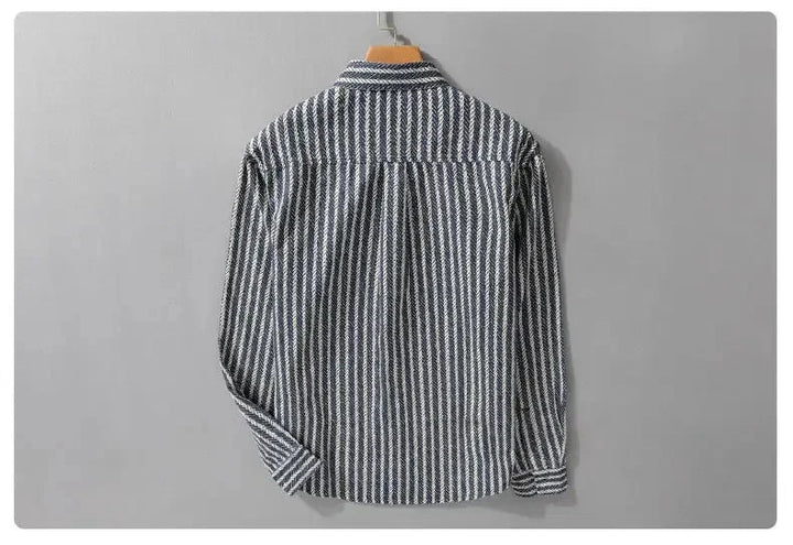 Chemise jeune style à rayures et manches longues