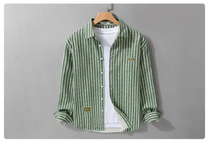 Chemise jeune style à rayures et manches longues