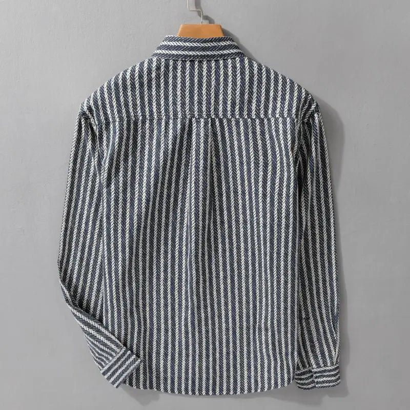 Chemise jeune style à rayures et manches longues