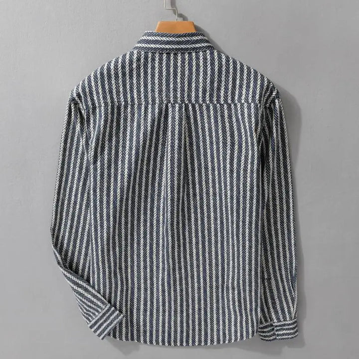 Chemise jeune style à rayures et manches longues